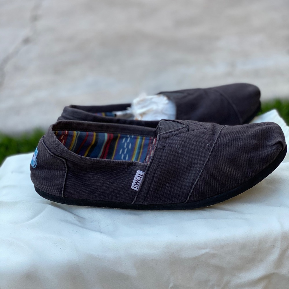 Men’s Tom’s shoes